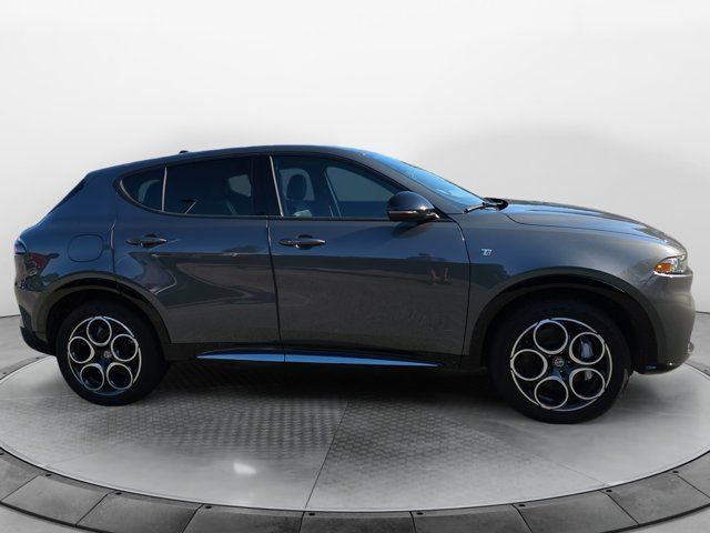 Used 2024 Alfa Romeo Tonale Ti w/ Premium Interior Package AWD/4WD image 6