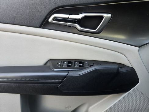 Used 2023 Kia Sportage EX image 19