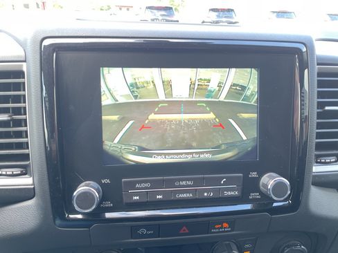 Used 2024 Nissan Frontier SL w/ Technology Package RWD image 17
