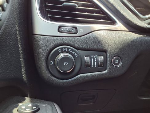 Used 2022 Jeep Cherokee Limited AWD/4WD image 21