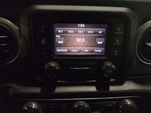 Used 2018 Jeep Wrangler Unlimited Sport AWD/4WD image 25