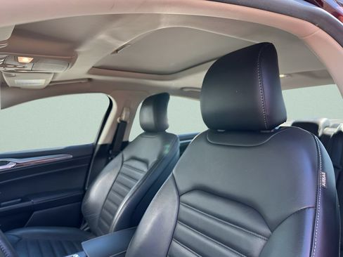 Used 2017 Ford Fusion SE w/ Equipment Group 202A AWD/4WD image 8