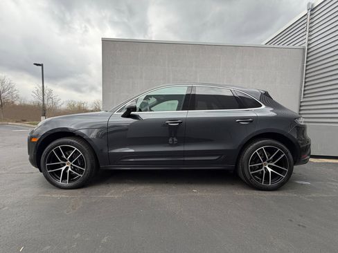 Certified 2025 Porsche Macan AWD/4WD image 2