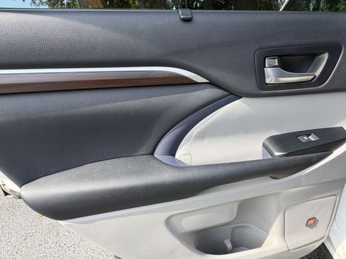 Used 2016 Toyota Highlander Limited Platinum AWD/4WD image 30