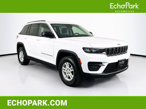 Used 2023 Jeep Grand Cherokee Laredo image 1