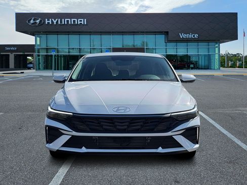 New 2026 Hyundai Elantra Hybrid FWD image 31