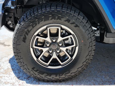 New 2026 Jeep Gladiator Rubicon w/ Whitecap Package AWD/4WD image 10