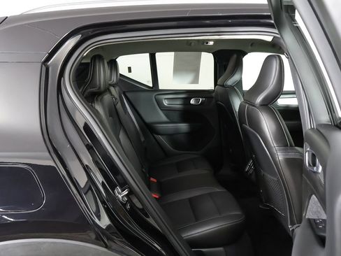 Used 2019 Volvo XC40 T5 Momentum AWD/4WD image 29