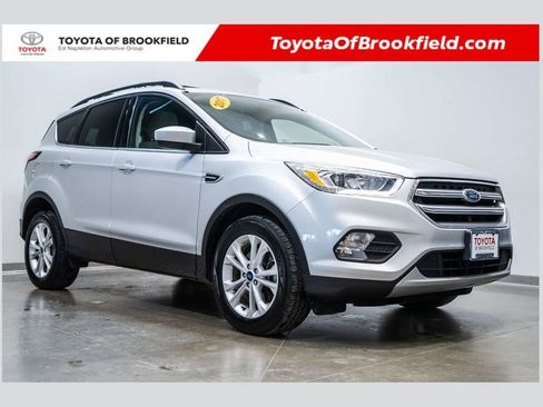 Used 2017 Ford Escape SE w/ Equipment Group 201A image 1
