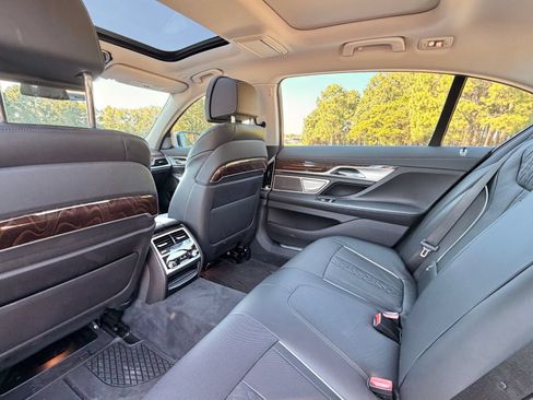 Used 2020 BMW 750i xDrive AWD/4WD image 14