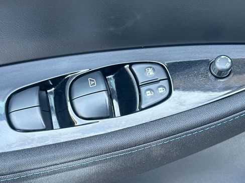 Used 2018 Nissan Leaf SV w/ SV Technology Package FWD image 13
