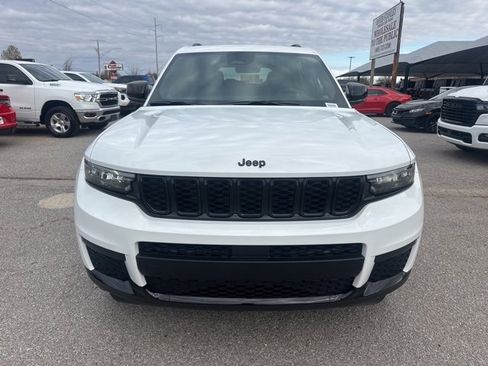 New 2025 Jeep Grand Cherokee L Altitude image 2