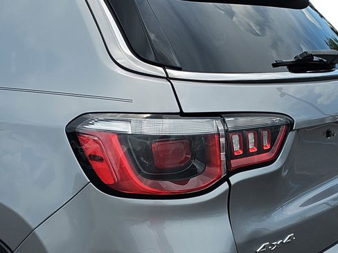 Used 2018 Jeep Compass Latitude w/ Trailer Tow Group AWD/4WD image 28