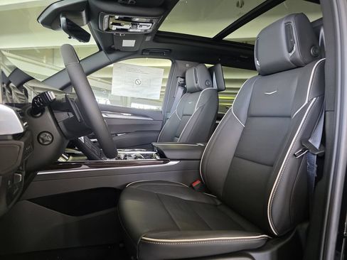 New 2026 Cadillac Escalade ESV Luxury w/ LPO, Radiant Package AWD/4WD image 19