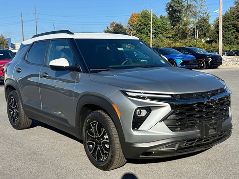 Used 2025 Chevrolet TrailBlazer ACTIV w/ Convenience Package image 1