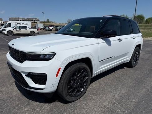 Used 2025 Jeep Grand Cherokee Summit image 1