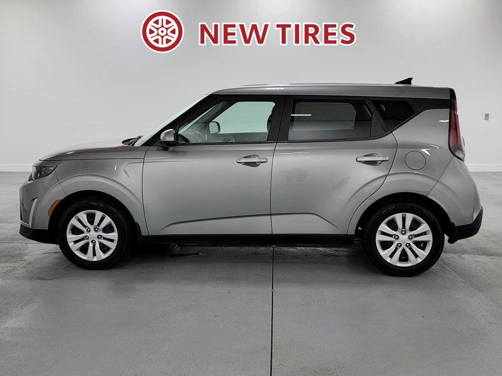 Used 2023 Kia Soul LX FWD image 5
