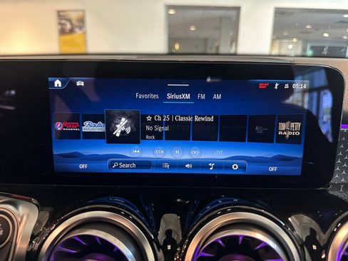 Used 2025 Mercedes-Benz GLB 250 image 21