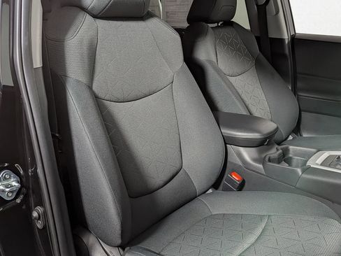 Used 2021 Toyota RAV4 XLE image 22