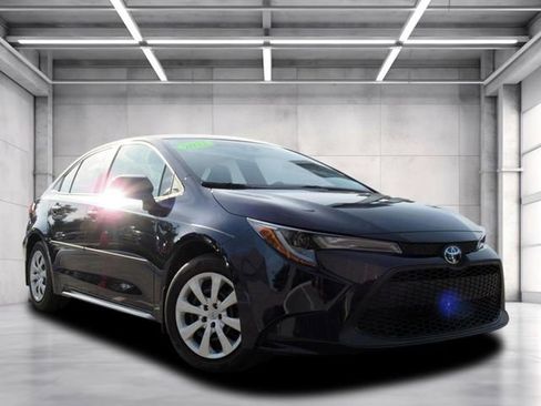 Used 2022 Toyota Corolla LE image 1
