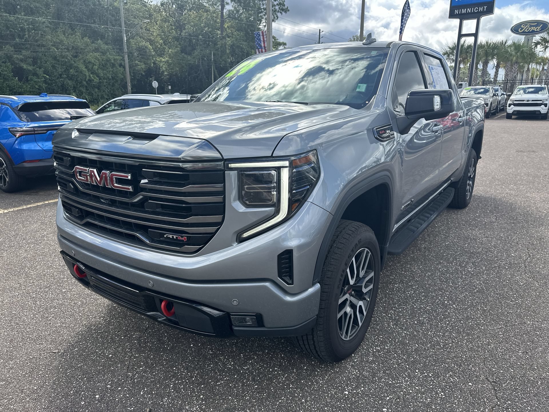 Used 2024 GMC Sierra 1500 AT4 w/ Technology Package AWD/4WD image 12