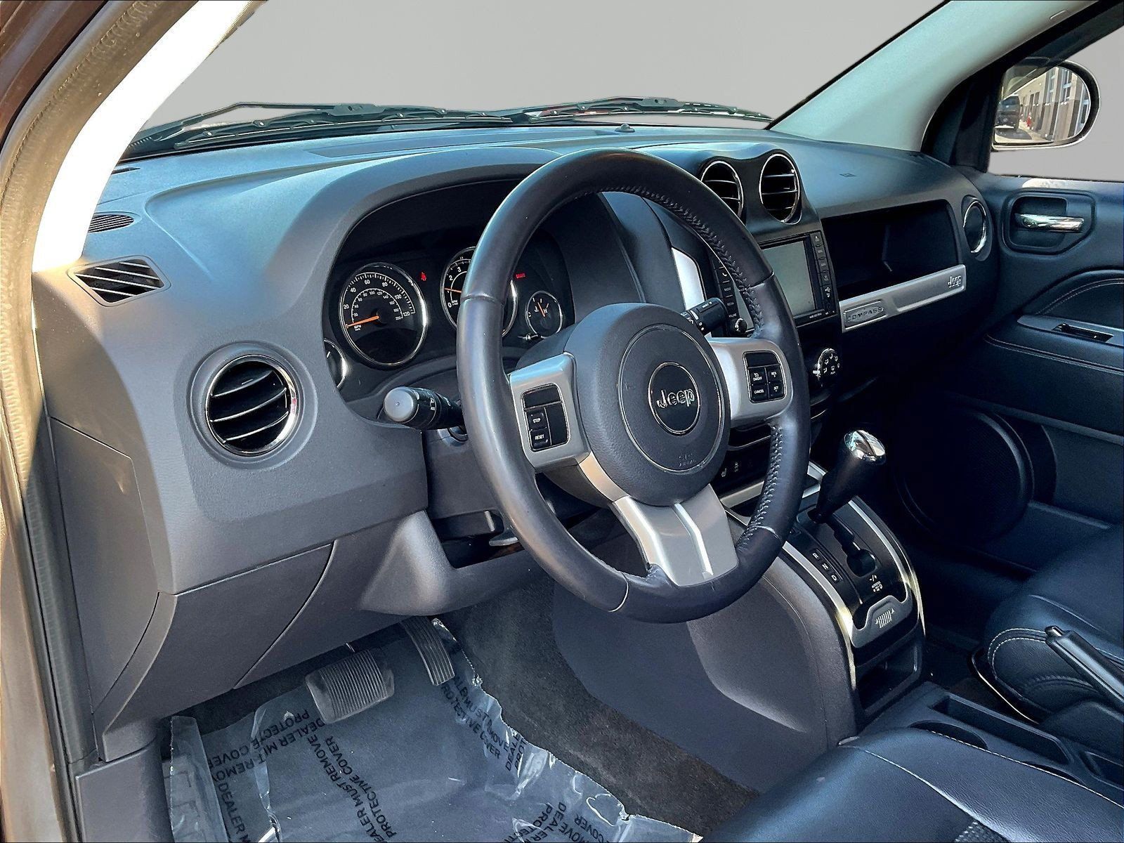 Used 2017 Jeep Compass Latitude AWD/4WD image 17