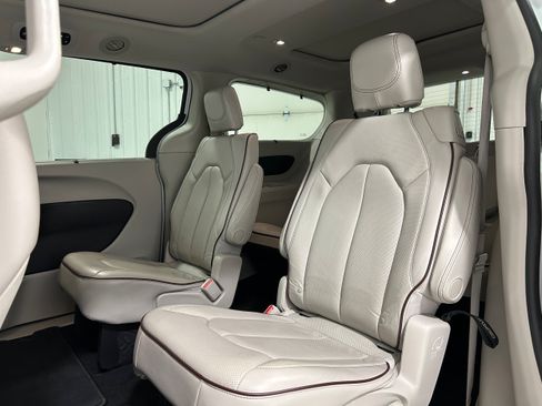 Used 2019 Chrysler Pacifica Limited FWD image 34