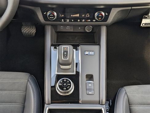 New 2025 Mitsubishi Outlander SE image 20