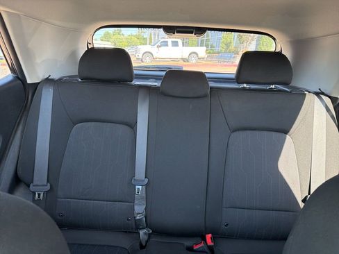 Used 2022 Hyundai Venue SE FWD image 12