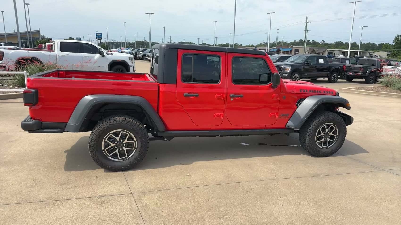 Used 2024 Jeep Gladiator Rubicon w/ Safety Group AWD/4WD image 8