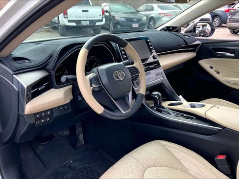 Used 2020 Toyota Avalon Limited image 17