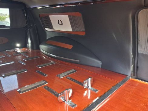Used 2013 Lincoln MKT AWD image 17