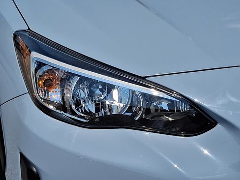 Used 2021 Subaru Crosstrek 2.0i Premium w/ Moonroof Package AWD/4WD image 9