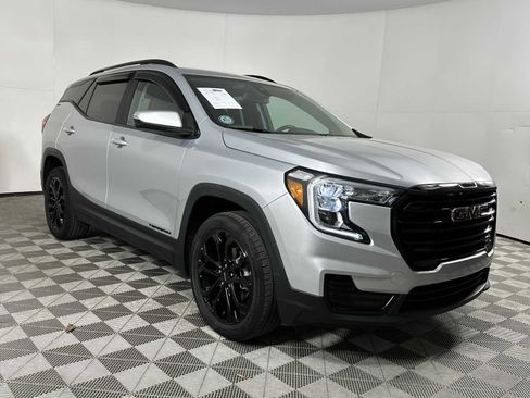 Used 2022 GMC Terrain SLE w/ Driver Convenience Package image 2