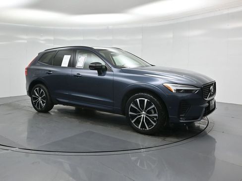 Used 2023 Volvo XC60 B5 Plus image 25