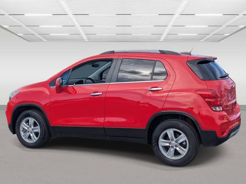 Used 2018 Chevrolet Trax LT w/ Sun & Sound Package image 3