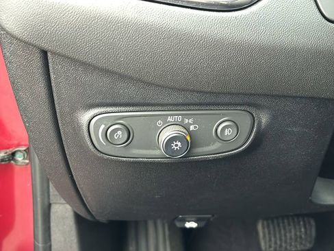 Used 2018 Chevrolet Equinox Premier image 15