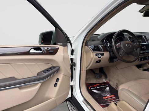Used 2014 Mercedes-Benz GL 450 4MATIC image 11