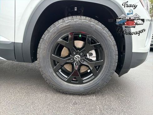 New 2026 Volkswagen Atlas Peak Edition image 9
