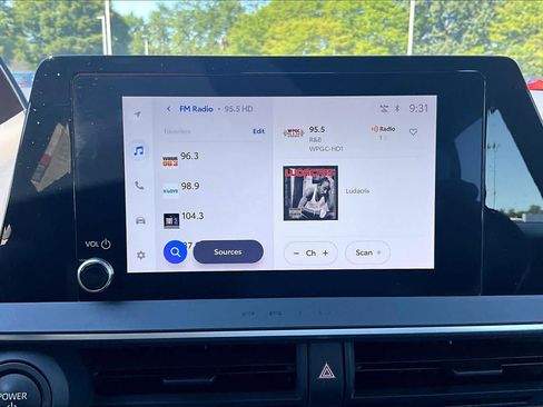 Used 2024 Toyota Prius XLE FWD image 33