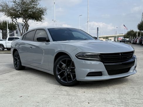Used 2022 Dodge Charger SXT w/ Blacktop Package image 2