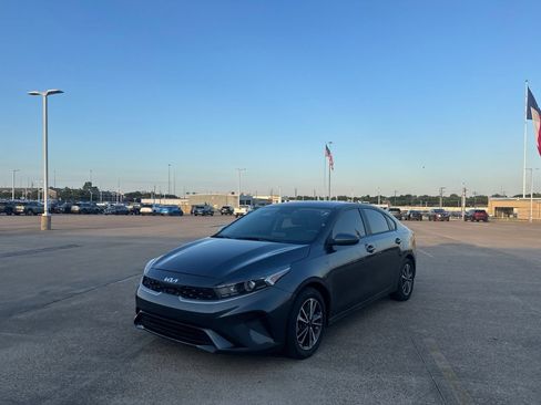 Used 2023 Kia Forte LXS FWD image 7