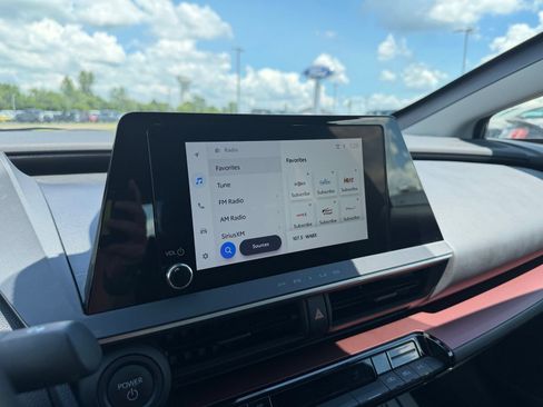 Used 2024 Toyota Prius Prime FWD image 18
