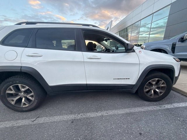 Used 2015 Jeep Cherokee Trailhawk AWD/4WD image 15