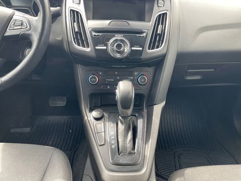 Used 2018 Ford Focus SEL w/ Cold Weather Package FWD image 11