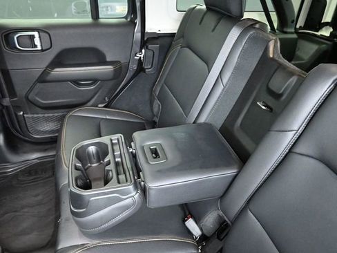 Used 2025 Jeep Wrangler Unlimited Sahara AWD/4WD image 31