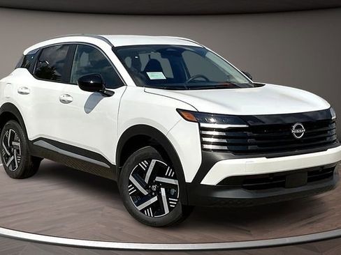 New 2026 Nissan Kicks SV w/ SV Premium Package image 2