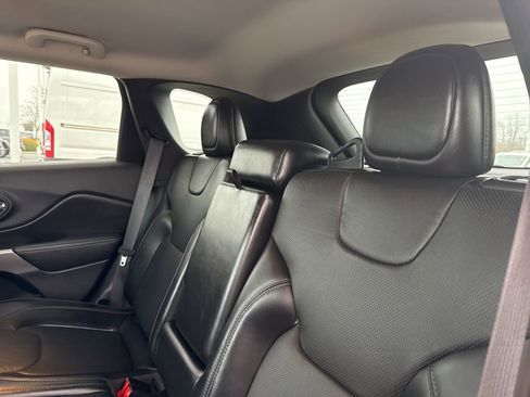 Used 2020 Jeep Cherokee Limited image 24