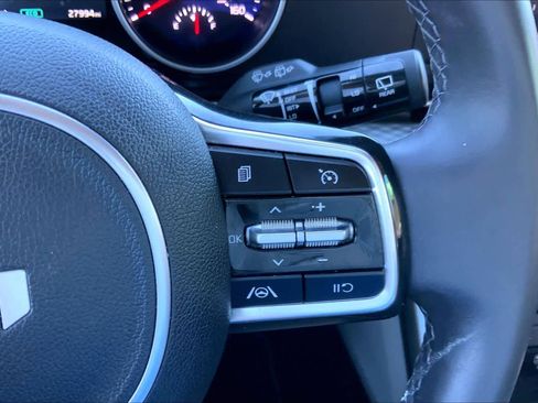 Used 2024 Kia Carnival LX image 22