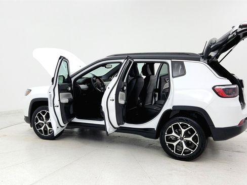 Used 2025 Jeep Compass Limited AWD/4WD image 32